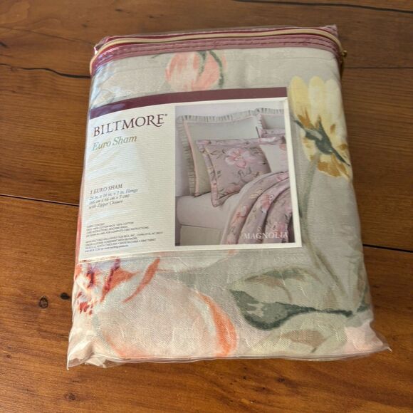 NEW Biltmore 1 Euro Sham Magnolia Floral 26x26x2 in Flange w/ Zipper Closure - Picture 1 of 5